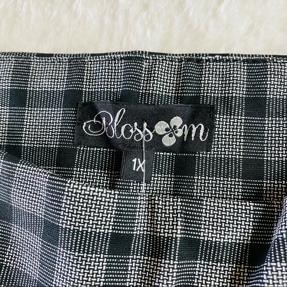 NEW Blossom Black & white checkered print Pull on skinny pants Plus Size 1X - Picture 3 of 10